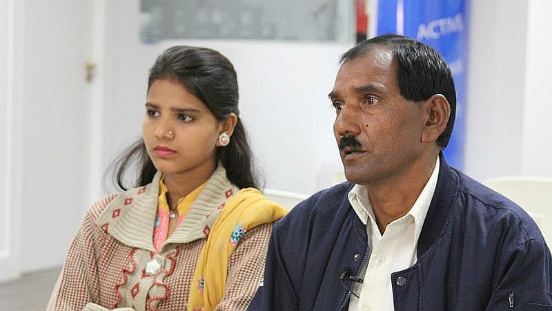 De echtgenoot van Asia Bibi met hun dochter