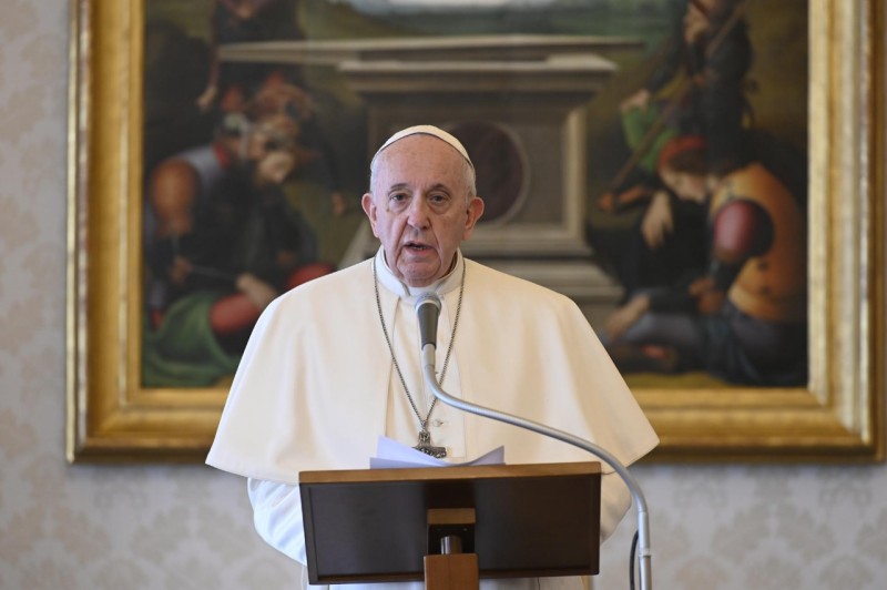 Paus Franciscus tijdens het angelusgebed van zondag