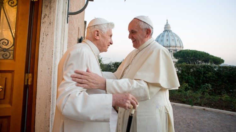 Paus Benedictus met zijn opvolger