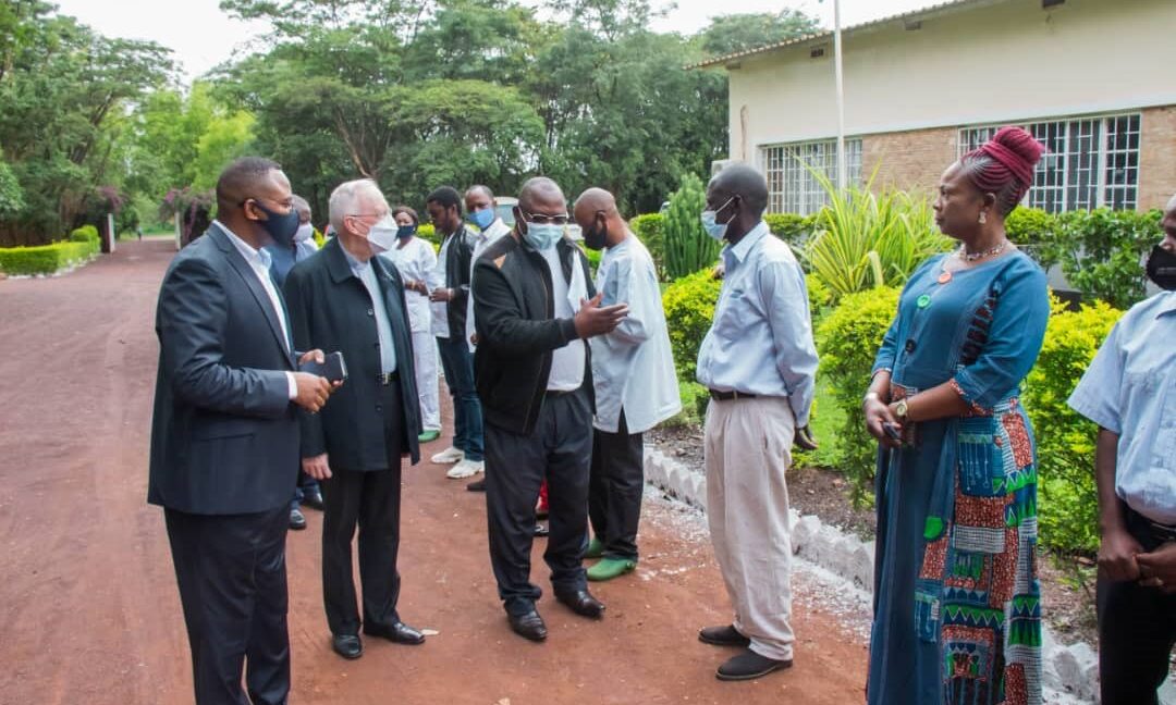 Broeder René Stockman tijdens een bezoek aan Lubumbashi (DR Congo), bij de opening van het Dr. Joseph Guislain Neuropsychiatrisch Centrum