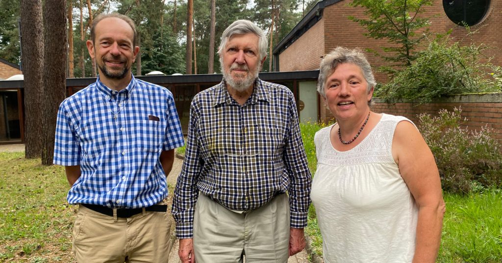 Pater Eric Mattheeuws, pater Pierre de Béthune en Anne Chevalier van de 'Groep Reflectie en Onderscheiding' 