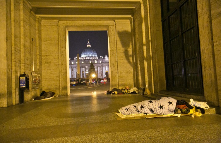 Daklozen aan het Sint-Pietersplein in Rome