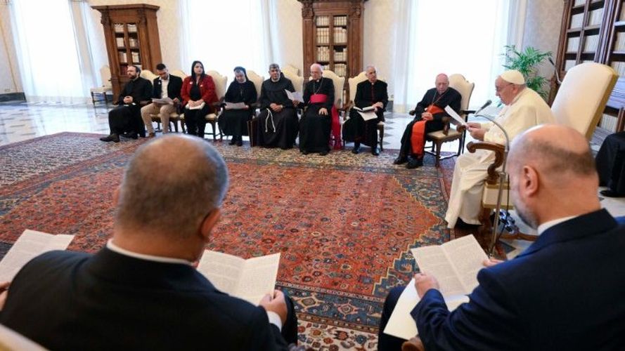 Paus Franciscus ontmoet de interreligieuze dialooggroep, met afgevaardigden uit Palestina