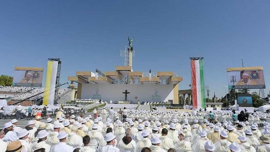 Paus Franciscus tijdens de slotviering van het Eucharistisch Congres in Boedapest