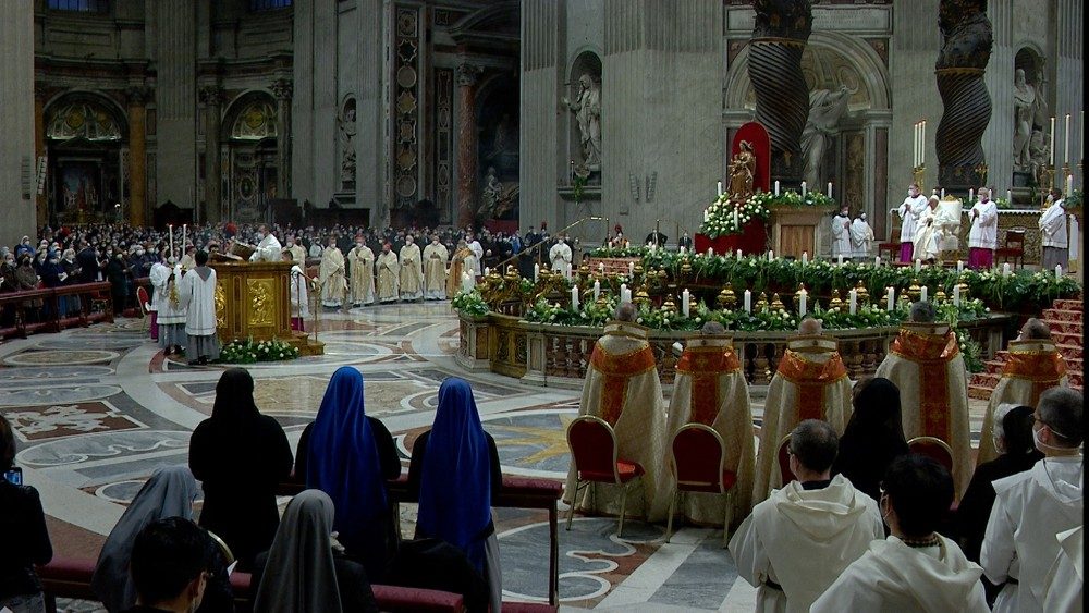 De paus viert met religieuzen in de Sint-Pietersbasiliek