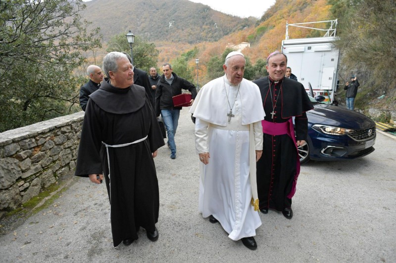 Verwelkoming van paus Franciscus in Greccio