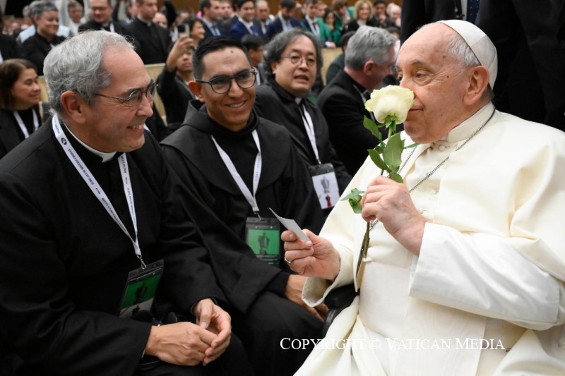 Paus Franciscus ontmoet de verantwoordelijken van heiligdommen