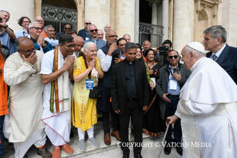 De deelnemers van het forum konden ook kort paus Franciscus ontmoeten