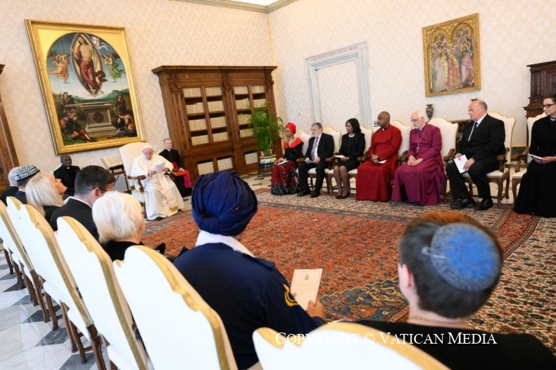 Paus Franciscus met de delegatie uit Manchester