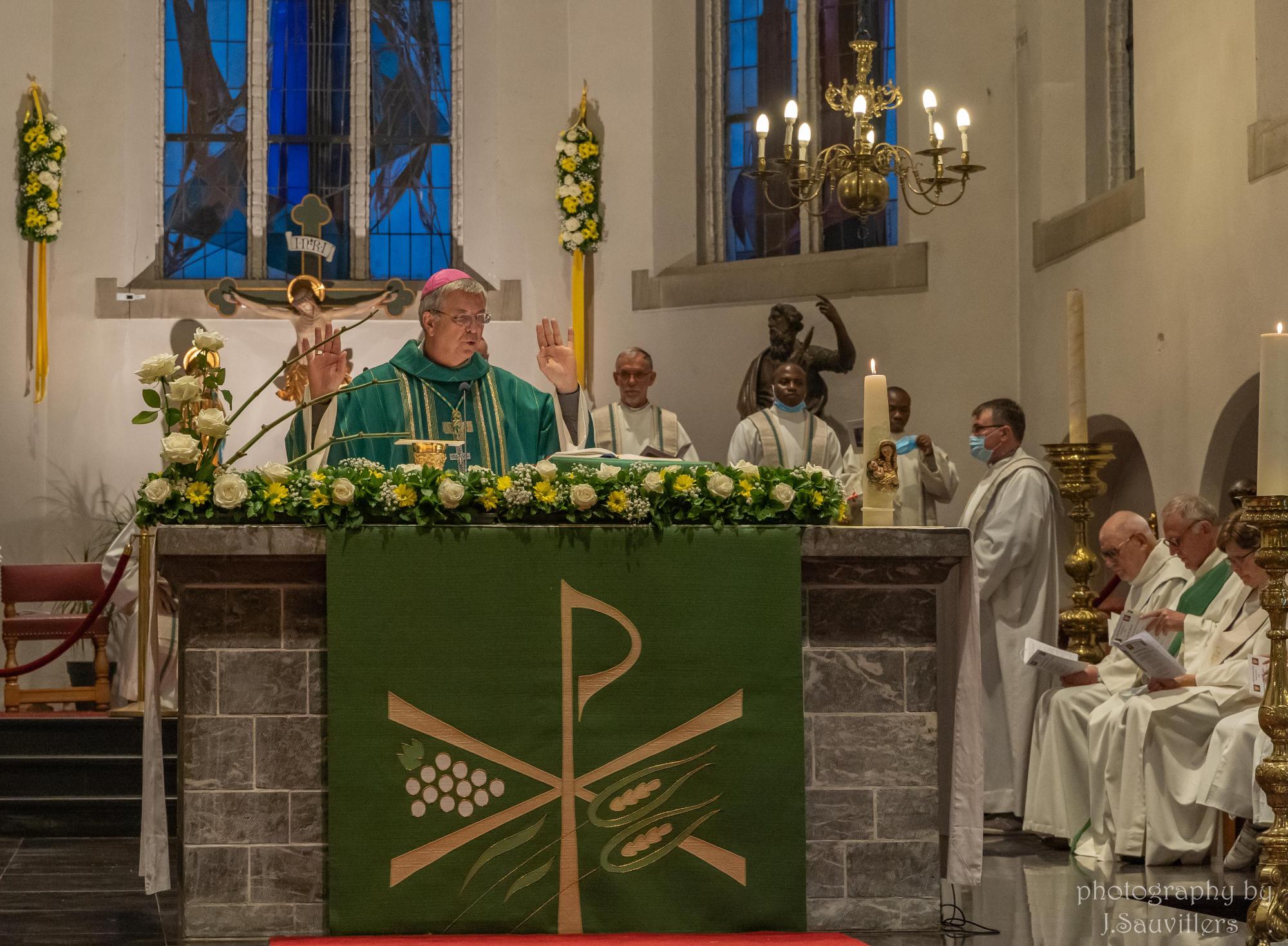 Bisschop Johan Bonny ging voor tijdens de eucharistie