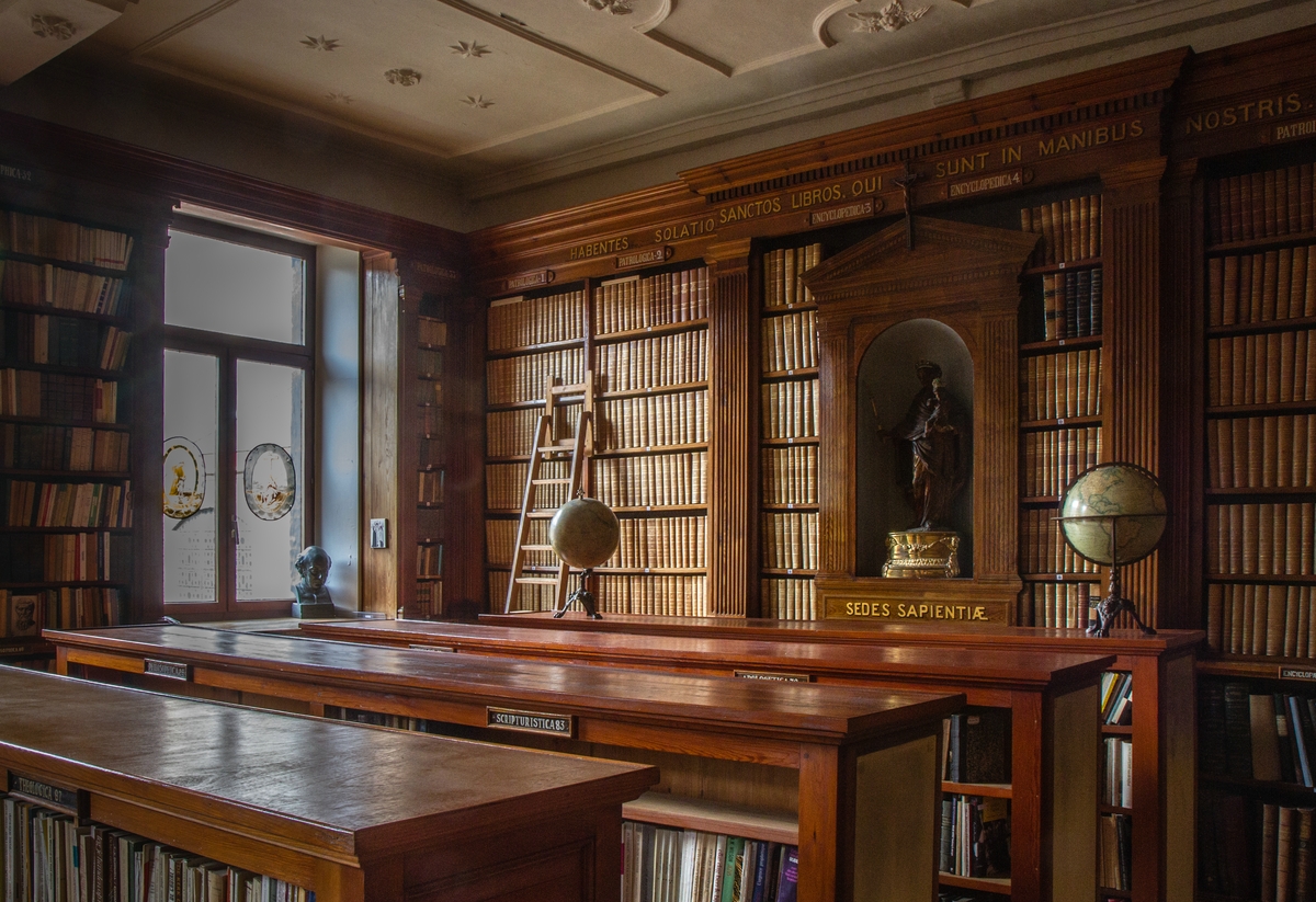 De bibliotheek van het karmelietenklooster in Gent