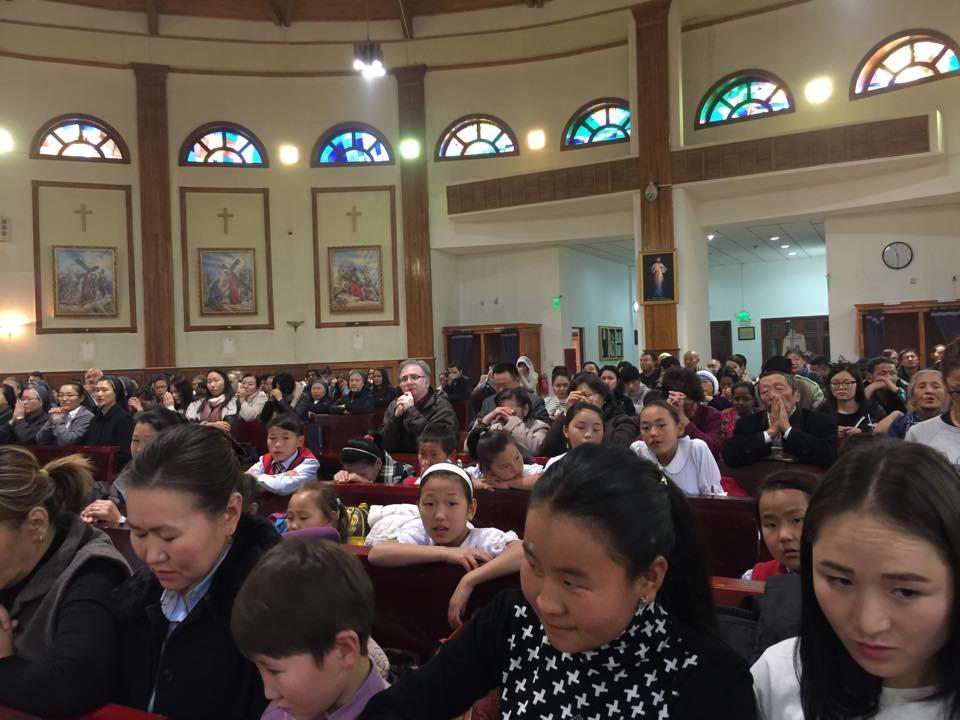 Eucharistie in de kathedraal van Ulanbaatar