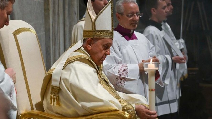 Paus Franciscus tijdens de paaswake