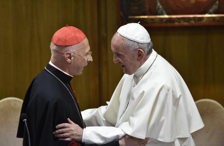 Paus Franciscus met kardinaal Bagnasco