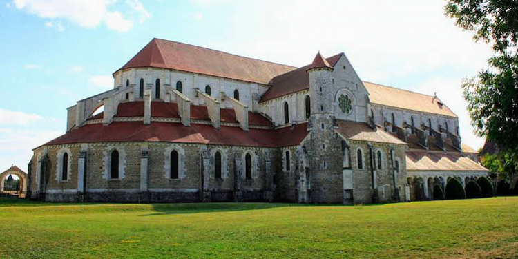 De kerk van de abdij van Pontigny, de oudste nog bestaande cisterciënzerabdij ter wereld