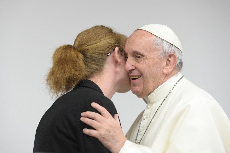 Annelien Boone ontvangt felicitaties van Paus Franciscus