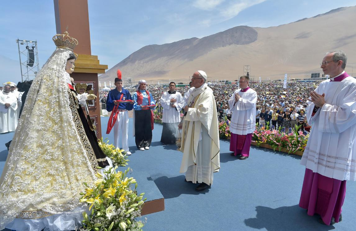 paus Franciscus draagt mis op in Peru