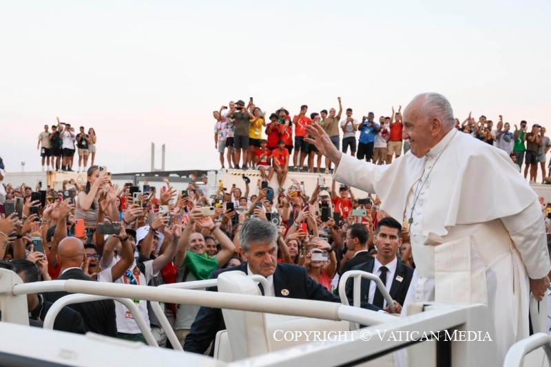 De paus werd opgewacht door 1,5 miljoen jongeren