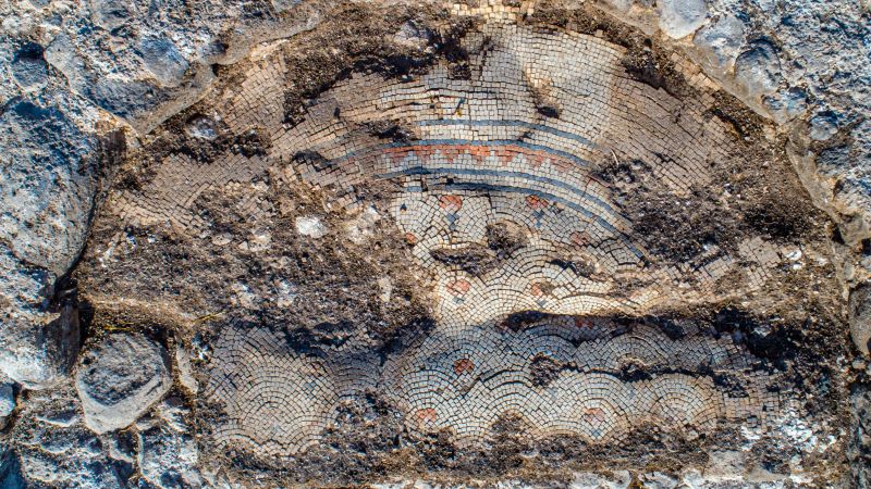 Fragment van de mozaïekvloer van de kerk uit de zesde eeuw