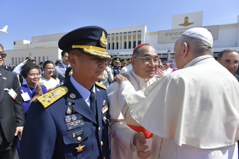 Officiële begroeting van paus Franciscus op de luchthaven van Bangkok