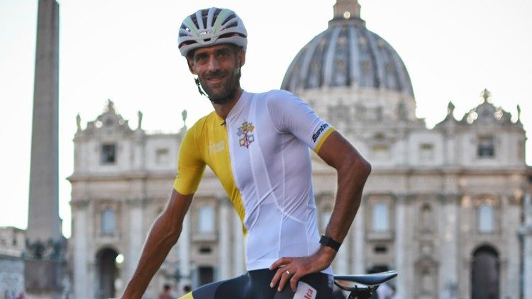 Rien Schuurhuis van het Vatican Cyclieng Team