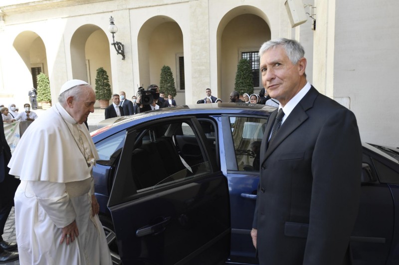 Paus Franciscus vroeg applaus voor zijn chauffeur