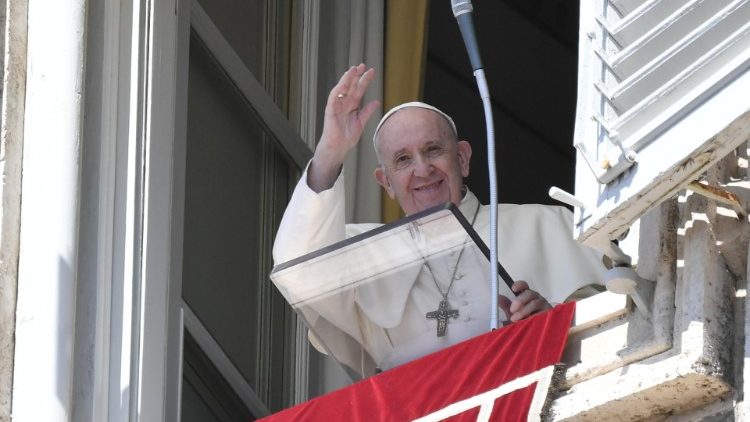 Paus Franciscus tijdens het Angelusgebed