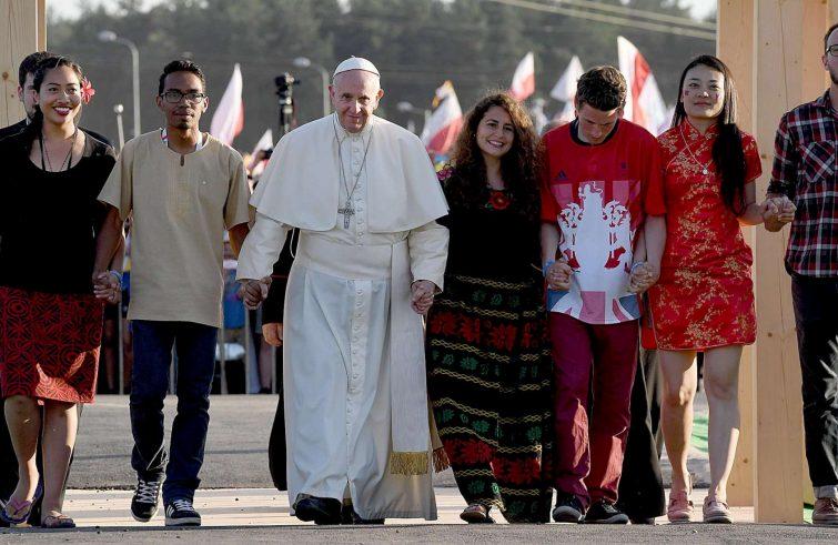 Paus Franciscus schrijft een brief aan de jeugd