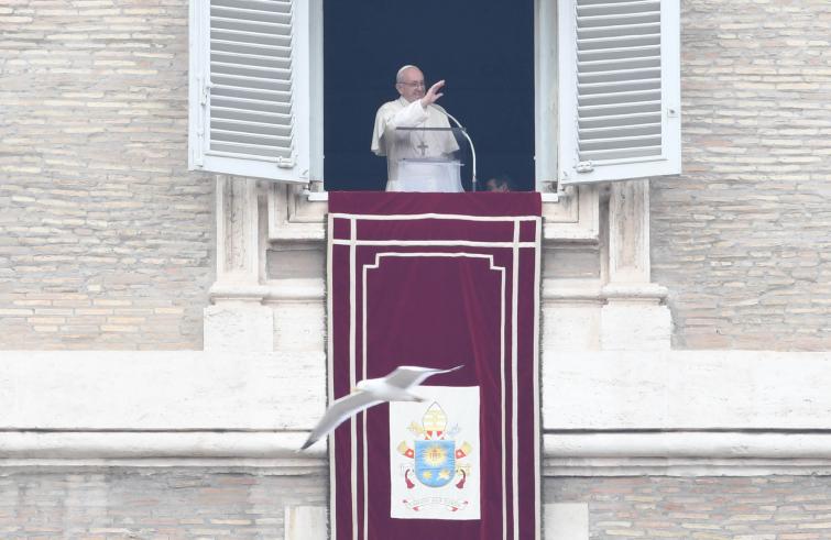 Paus Franciscus tijdens het Angelus