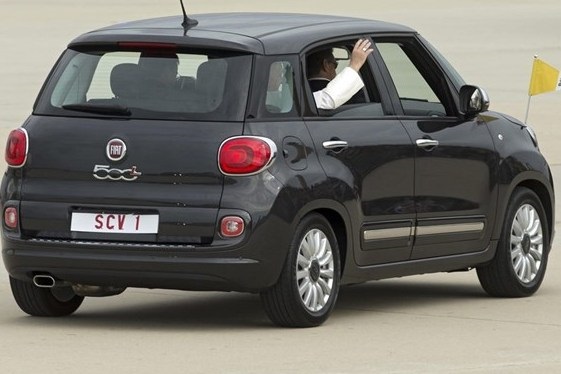 De Fiat Cinquecento van paus Franciscus